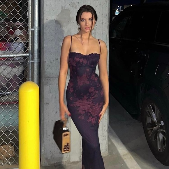 Lace-up Floral Bodycon Midi Dress - Picture 13 of 16